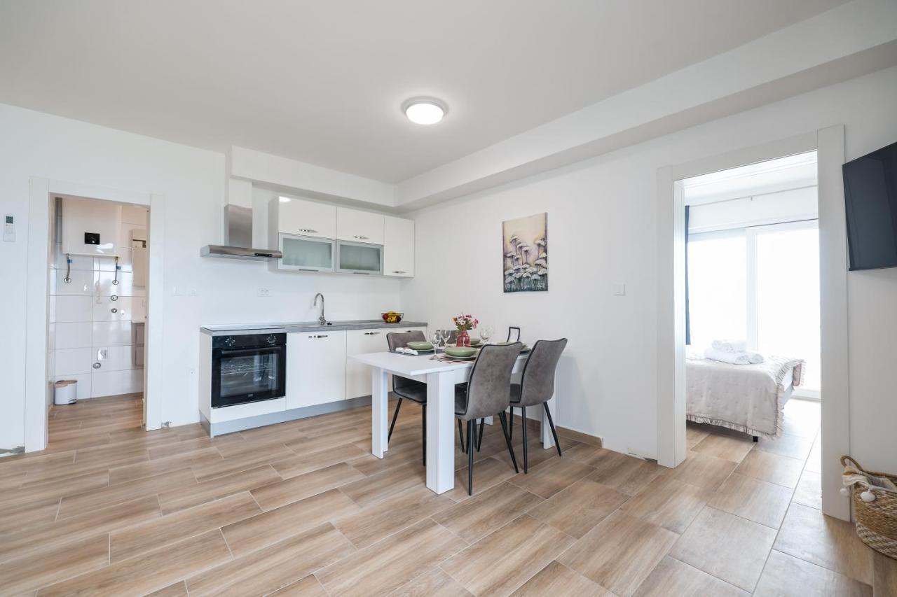 Beachfront Apartments Tic With Seaview Miletici Exterior foto