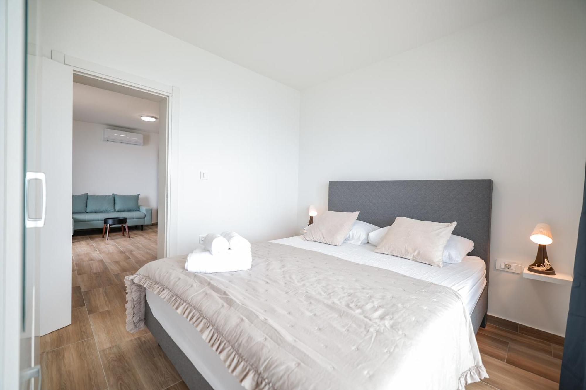 Beachfront Apartments Tic With Seaview Miletici Exterior foto